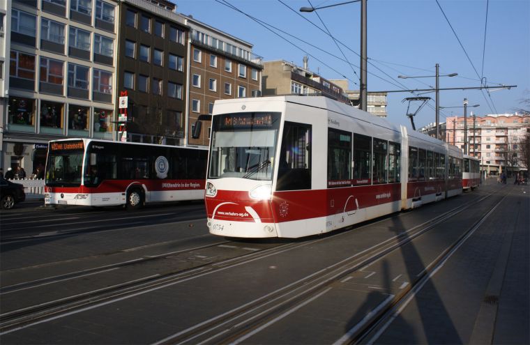 Straßenbahn und Bus